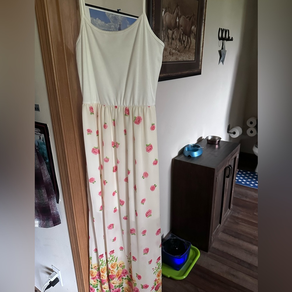Like brand new. Easter dress size large